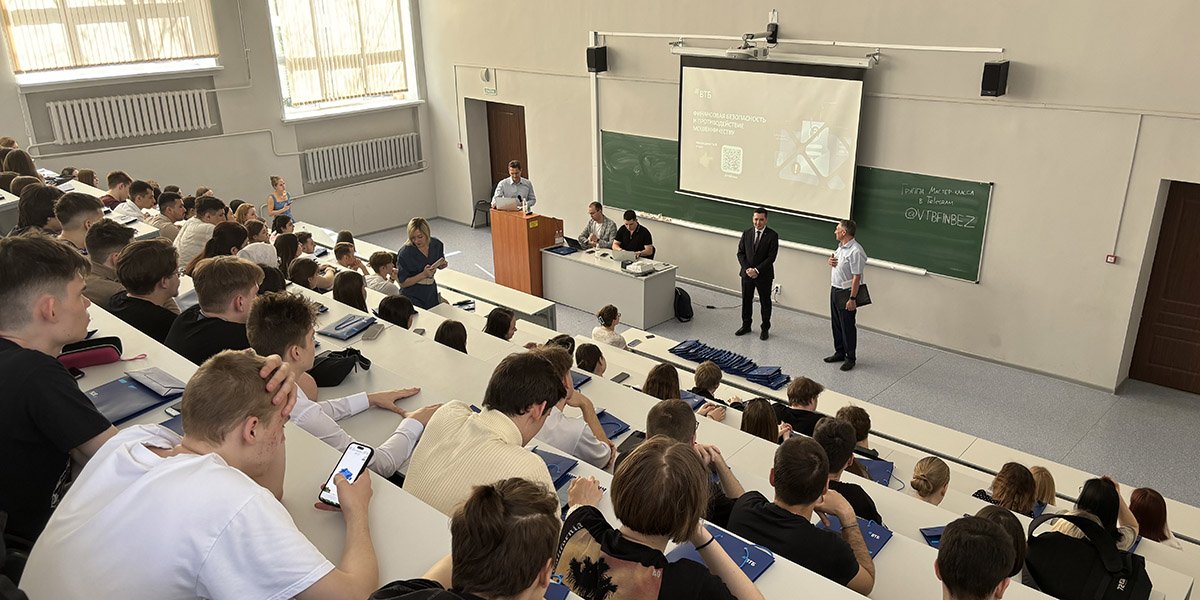 Минобрнауки сообщило о сокращении 13 платного приёма в вузы России Об этом заявил глава ведомства Валерий Фальков на встрече с лидером фракции Справедливая Россия Сергеем Мироновым В настоящий момент сокращено 47 тыс или 13 от числа платных мест направлений подготовки и специальностей определённых соответствующим перечнем Это затронуло преимущественно негосударственный сектор образования и такие направления подготовки как экономика юриспруденция реклама и связи с общественностью приводятся слова министра в официальном сообщении   oboz info minobrnauki soobshhilo o sokrashhenii 13 platnogo priyoma v vuzy rossii