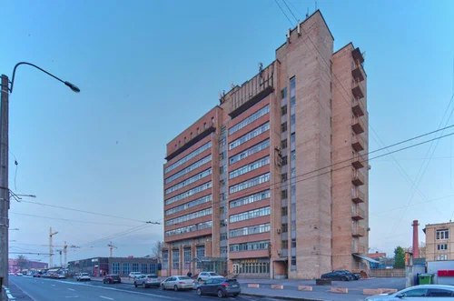 Офисный сотрудник устроил газовую атаку из за невыплаты зарплаты в Петербурге Полицейские задержали 28 летнего офисного работника устроившего движуху в своей конторе Из за невыплаты зарплаты парень принёс в офис 5 баллонов с перцовым газом и дымовую шашку Полицию вызывали в пятницу днём в бизнес центр на проспекте Юрия Гагарина 2 Находившихся в офисе коллег работник атаковал газом и дымом после чего троим менеджерам потребовалась помощь медиков Они пострадали от токсического действия слезоточивого газа После оказания медпомощи всех отпустили домой в удовлетворительном состоянии На парня завели уголовное дело по статье о хулиганстве Его закрыли в камере до избрания меры пресечения TodaySPb   Новости GradSPb   Места СПб