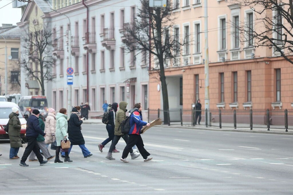 Эпидемиологи рассказали о ситуации с заболеваемостью ОРИ в Минске  Подробности озвучили в пресс-службе Минского городского центра гигиены и эпидемиологии.  «Заболеваемость среди населения города Минска острыми респираторными инфекциями характеризуется низкой интенсивностью, не превышает среднемноголетние значения», — говорится в сообщении.  Эпидемиологи отмечают, что в возрастной группе заболевших 54,7% приходится именно на детей. Также специалисты пояснили, что формирование заболеваемости происходит преимущественно по причине активной циркуляции вирусов негриппозного происхождения.   В единичных случаях это возбудители гриппа и коронавирусной инфекции.    Подробности — здесь.  #Беларусь #Здоровье    Подпишись — Минская правда MLYN.by