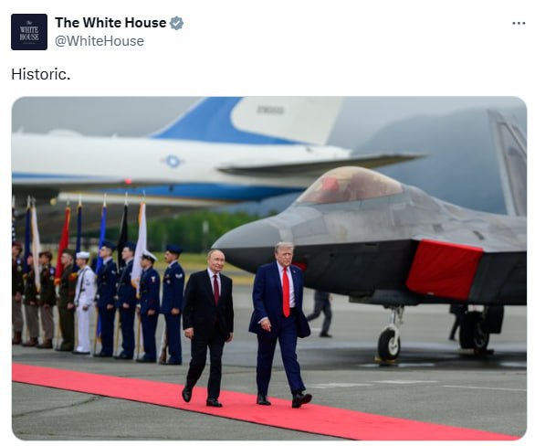 Белый дом опубликовал еще один кадр встречи Путина и Трампа, назвав ее исторической
