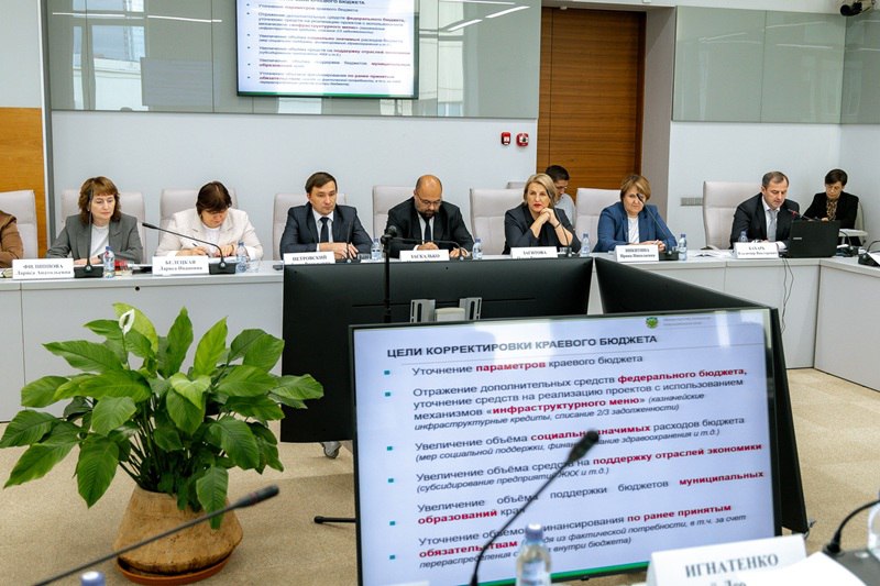 Агропромышленный комплекс уборочная кампания от Воропаева и финансы от Бахаря  На заседании комитета Законодательного собрания по делам села и агропромышленной политике была представлена информация о том как в крае идет уборочная кампания Перед депутатами отчитывался новый министр сельского хозяйства Красноярского края Дмитрий Воропаев Подробнее на Бабре красноярск kras 24
