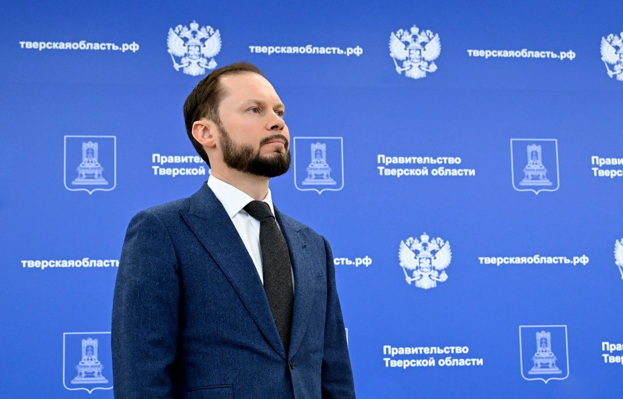 Более 360 модульных домов на 1456 мест планируется ввести в Тверской области для отдыха жителей и гостей региона до 2028 года Задачи по этому направлению работы определил врио Губернатора Виталий Королев на заседании регионального Правительства У нас появляются красивые туристические объекты что позволяет и дальше продвигаться по пути развития туризма в нашем субъекте который как я неоднократно говорил на первом месте в России по доле ВРП Важное значение имеет включение наших городов в Золотое кольцо Существенную работу будем вести и дальше инициировать расширение спектра наших городов которые могут войти в маршрут Золотого кольца сказал Виталий Королев при обсуждении вопроса На ввод некапитальных объектов в 2025 2027 годах Верхневолжье получило из федерального бюджета свыше 518 млн рублей по нацпроекту Туризм и гостеприимство При этом Тверская область вошла в число субъектов лидеров по объемам привлеченных федеральных средств по данному направлению Еще одно направление развития инфраструктуры обустройство некапитальных объектов на популярных автомобильных маршрутах пунктов питания и туристско информационных центров В 2026 году на эти цели предусмотрено 62 4 млн рублей федеральных и областных средств Подробнее по ссылке нацпроекты69 Подписаться на Тверская область Официально в МАХ