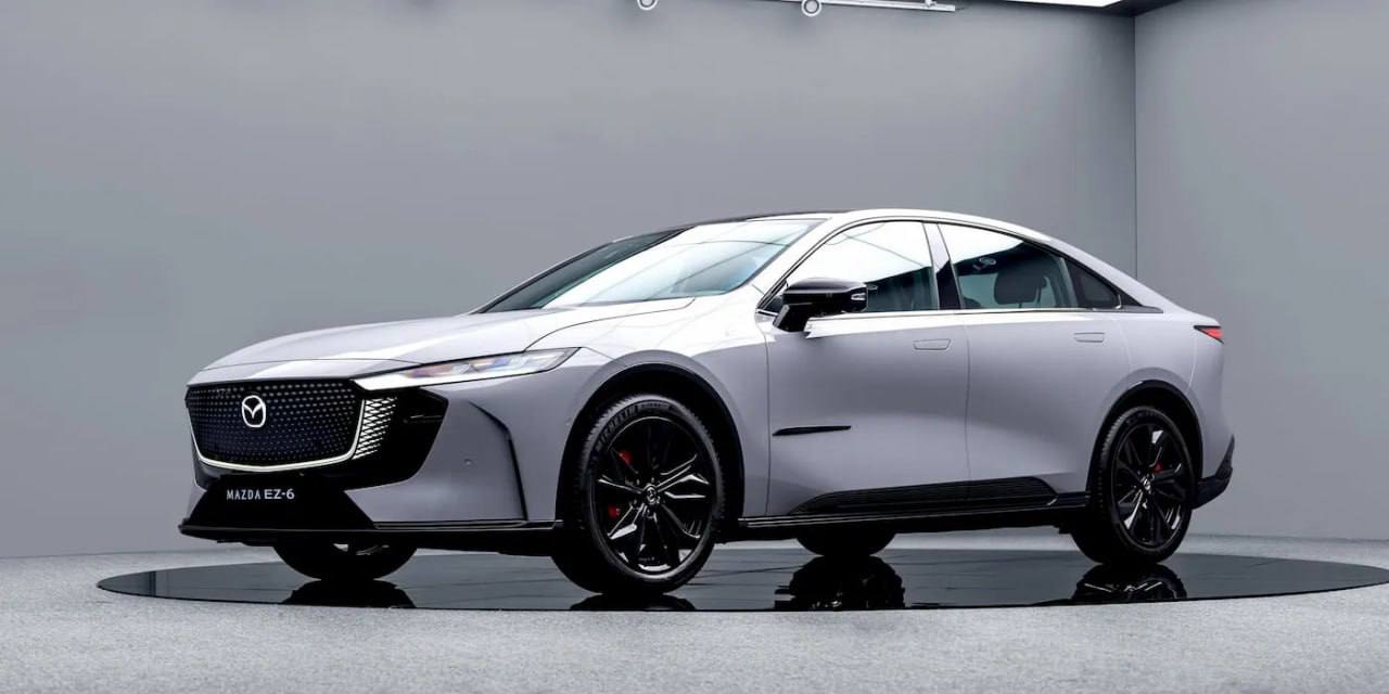 Mazda выпустили бюджетный спортивный седан за 1,8 млн рублей — EZ-6 Sport Edition. У новинки агрессивный внешний декор, интерьер с отделкой из алькантары и нереально низкая цена. На выбор есть гибрид на 215 л.с. и полноценный электромобиль мощностью 255 л.с. АвтоВАЗ в шоке от таких релизов.