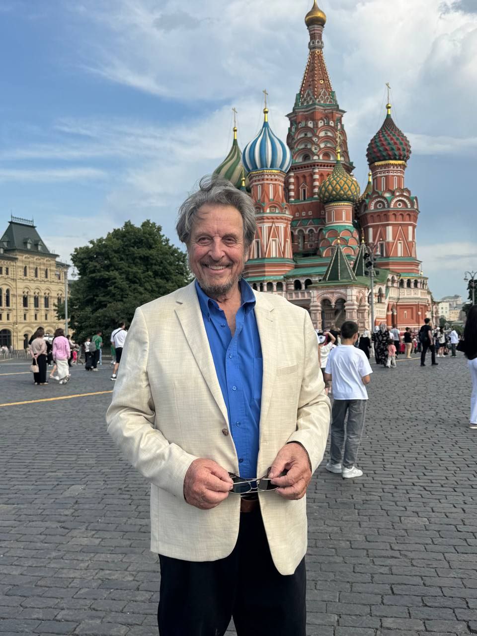 Пока сын скандалит или имитирует скандал с Президентом США, папа гуляет по Москве. Эррол Маск прилетел на форум "Россия - 2050".