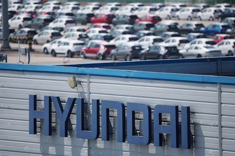Корейские автопроизводители Hyundai и Kia договорились во вторник модернизировать более 4 миллионов автомобилей в США чтобы решить проблему краж и установить противоугонное оборудование на все новые автомобили чтобы урегулировать расследование проведённое двухпартийной коалицией из 35 генеральных прокуроров jkinvest news jkinvest