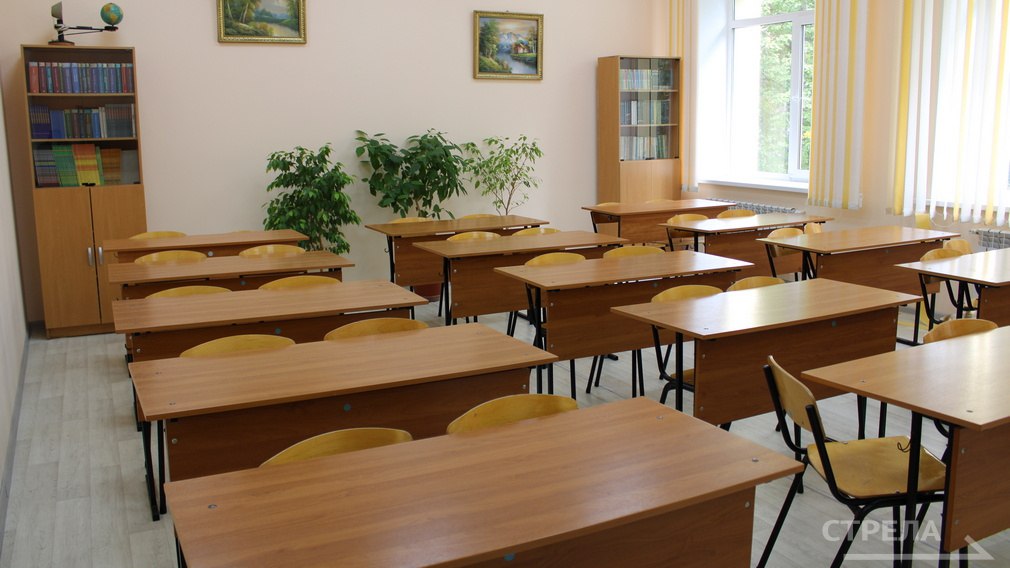 Жителям Брянской области сообщили когда начнется основной период ЕГЭ и ОГЭ в 2026 году Впредь он будет стартовать не ранее первого июня Такая дата была установлена для того чтобы выпускники девятых и одиннадцатых классов успели к периоду сдачи экзаменов завершить учебу по всем школьным предметам Данное решение закрепят с этого учебного года Приказы с расписанием экзаменов на следующий год уже подписаны Минпросвещения и Рособрнадзором Фото РИА Стрела