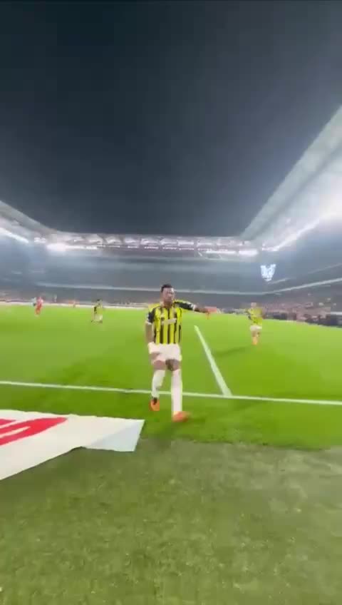 Галатасарай подал жалобу на Джона Дурана за эксгибиционизм во время дерби