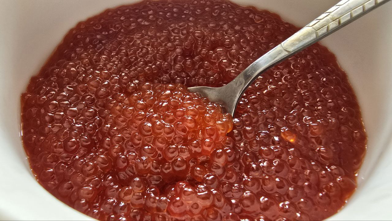 На Сахалине проверили более 2 тысяч тонн икры нарушения выявлены в одной партии С начала года специалисты Россельхознадзора исследовали 463 партии продукции от горбуши до минтая сообщили в Приморском межрегиональном управлении Россельхознадзора Проведено более 10 тысяч анализов Нарушения нашли только в одной партии соленой икры горбуши выявлены бактерии кишечной палочки Остальная икра признана безопасной Местное Подписаться на СахПресс Прислать новость