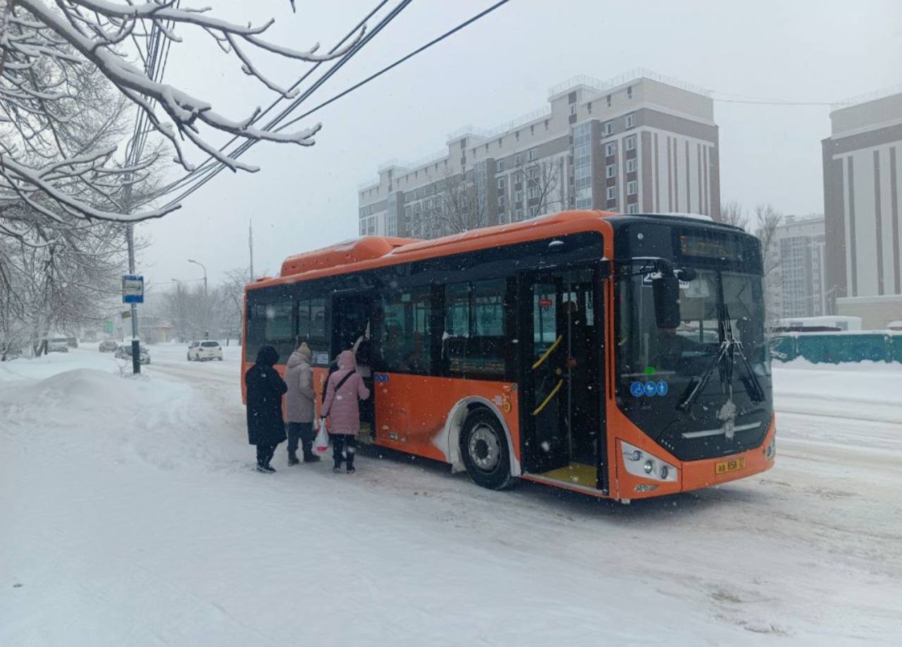 Стоимость проезда вырастет еще на десяти автобусных маршрутах в Хабаровске Изменения затронут маршруты 52 1 26 2 83 83П 1 17 1 35 49 11 1 8 и 46 Повышение будет происходить поэтапно начиная с 27 января цена вырастет до 65 рублей Хабаровскоп уже в MAX