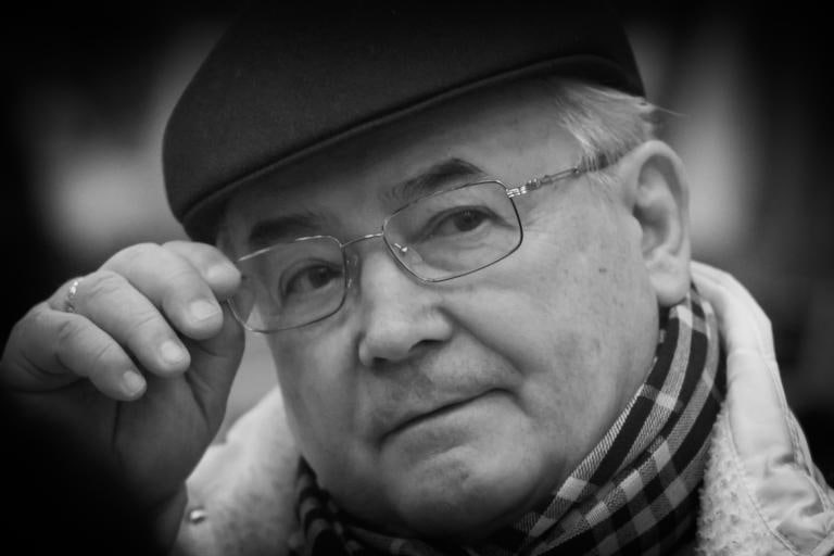 Умер актёр и режиссёр театра и кино Всеволод Шиловский Ему было 87 лет Информацию опубликовал Московский комсомолец без уточнения источника и причин смерти Шиловский известен по фильмам Влюблён по собственному желанию Военно полевой роман Жизнь Клима Самгина Интердевочка Каменская Марш Турецкого В 2017 году он создал свой театр студию В июне 2023 го у театра появилась постоянная площадка Подписаться на Говорит Москва Telegram VK MAX