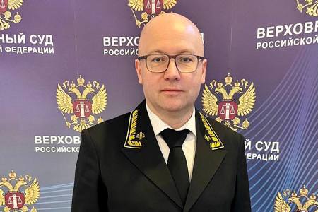 Председатель Краснодарского краевого суда уходит в отставку Алексей Шипилов возглавлял краевой суд с 2019 года. Алексей Шипилов пришел на смену многолетнему руководителю Александру Чернову как реформатор. Он пересмотрел штат судей, освежив составы. Претендовать на продление полномочий на новый шестилетний срок высокопоставленный судья не стал. Шипилов поблагодарил других судей и сотрудников аппарата судебной системы Краснодарского края за проделанную за шесть лет работу. Информацию о том, кто будет исполнять обязанности председателя до назначения нового руководителя, в крайсуде пока не дают. _____________________________ Есть интересная новость? Присылайте нам Краснодар Сегодня ПРИСЛАТЬ НОВОСТЬ