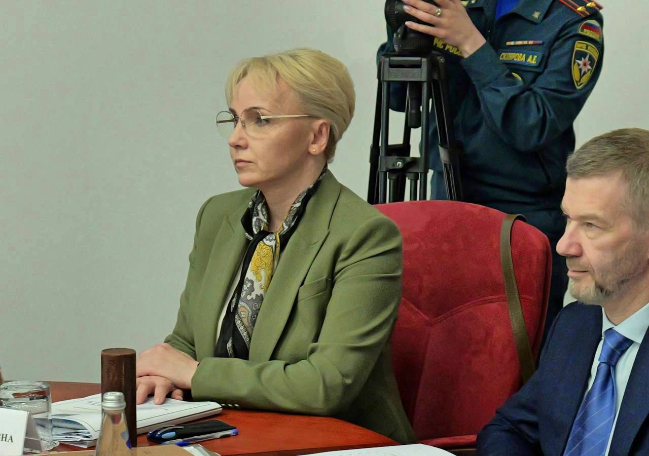 Работа дальневосточных регионов по привлечению инвестиций в условиях текущей ставки рефинансирования обсуждалась на заседании Совета округа под руководством полпреда Президента РФ в ДФО Юрия Трутнева. В настоящее время на Дальнем Востоке с применением мер государственной поддержки реализуется свыше 2900 инвестиционных проектов с общим объёмом инвестиций более 10 трлн рублей. В ЕАО ведется большая работа по привлечению инвестиций и поддержке местных производств. Как отметила врио губернатора ЕАО Мария Костюк, за первый квартал 2025 года объем инвестиций в область увеличился вдвое по сравнению с аналогичным периодом прошлого года: «Привлечение инвестиций и запуск новых проектов открывают перед регионом новые возможности для экономического роста, развития инфраструктуры, улучшения жизни людей, поддержки наших Героев». #гп_еао #инвестиции