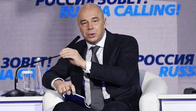 Время углеводородного сырья для России уходит надо готовиться переходить на новые виды двигателей экономики заявил на международном форуме Финансового университета Россия образ будущего глава Минфина Антон Силуанов По его мнению углеводородное сырье не актуально для новых технологий поэтому России нужно готовить свою экономику к этим изменениям По словам Силуанова очевидным трендом мировой экономики стало развитии искусственного интеллекта Понятно что искусственный интеллект выходит на передовую Понятно что в экономике сейчас тоже борьба за то кто достигнет наибольшего участия искусственного интеллекта развития этого интеллекта для всех сфер жизни начиная от экономики медицины военной составляющей Везде искусственный интеллект будет внедрен инкорпорирован И тот кто здесь достигнет передовых позиций тот будет более успешен резюмировал министр