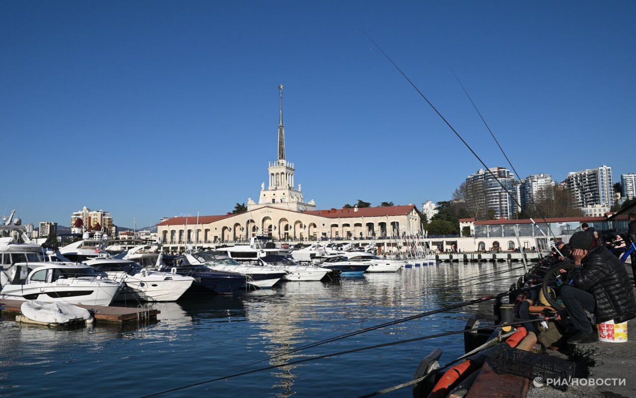 Бронирования отелей в прибрежных районах Сочи на Новый год выросли на 30 Чаще всего отдых на побережье выбирают жители Москвы и Подмосковья Ростовской области и Краснодарского края выяснило РИА Новости При этом в прибрежном кластере средняя цена ночи на новогодний период снизилась на 7 jkinvest news jkinvest