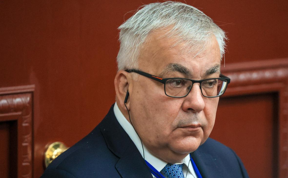 Замглавы МИД РФ Сергей Вершинин заявил:   Санкции Запада продолжают блокировать экспорт сельхозпродукции РФ;   Действия РФ по отношению к НАТО основываются на необходимости защиты страны;   РФ не удовлетворена итогами меморандума с ООН по сельхозпродукции;   Россия приветствует любые шаги по нормализации отношений с США;   Инициатива по улучшению отношений с РФ должна исходить от США;   Признание Россией Палестины помогло сохранить возможность двухгосударственного решения палестино-израильского конфликта;   Говорить о встречах РФ и Украины высокого уровня пока преждевременно.