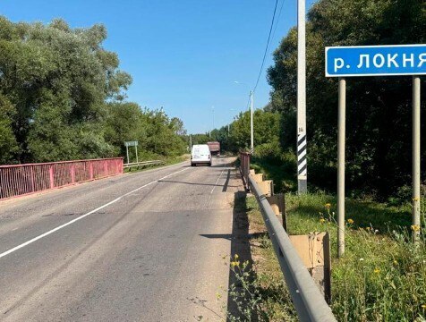 На год и месяц закроют движение автотранспорта в Малоярославецком районе С 20 октября 2025 года по 20 ноября 2026 года будет прекращено движение транспорта на участке Окружной дороги г Калуги Детчино Малоярославец в деревне Афанасово Здесь будут проведены работы по реконструкции мостового перехода через реку Локня Движение будет возможно по объездной дороге сообщили в минтрансе Калужской области http gtrk kaluga ru news obschestvo news 56930