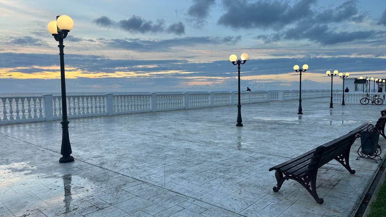 Турпоток в Анапу в этом году снизился на 61 Такие данные за прошедшие 9 месяцев приводит Министерство курортов туризма и олимпийского наследия Краснодарского края Так с января по сентябрь в Анапе отдохнули 1 7 миллиона человек без учета однодневных туристов тогда как за аналогичный период прошлого года 4 3 миллиона Радио 104FМ Новая Россия