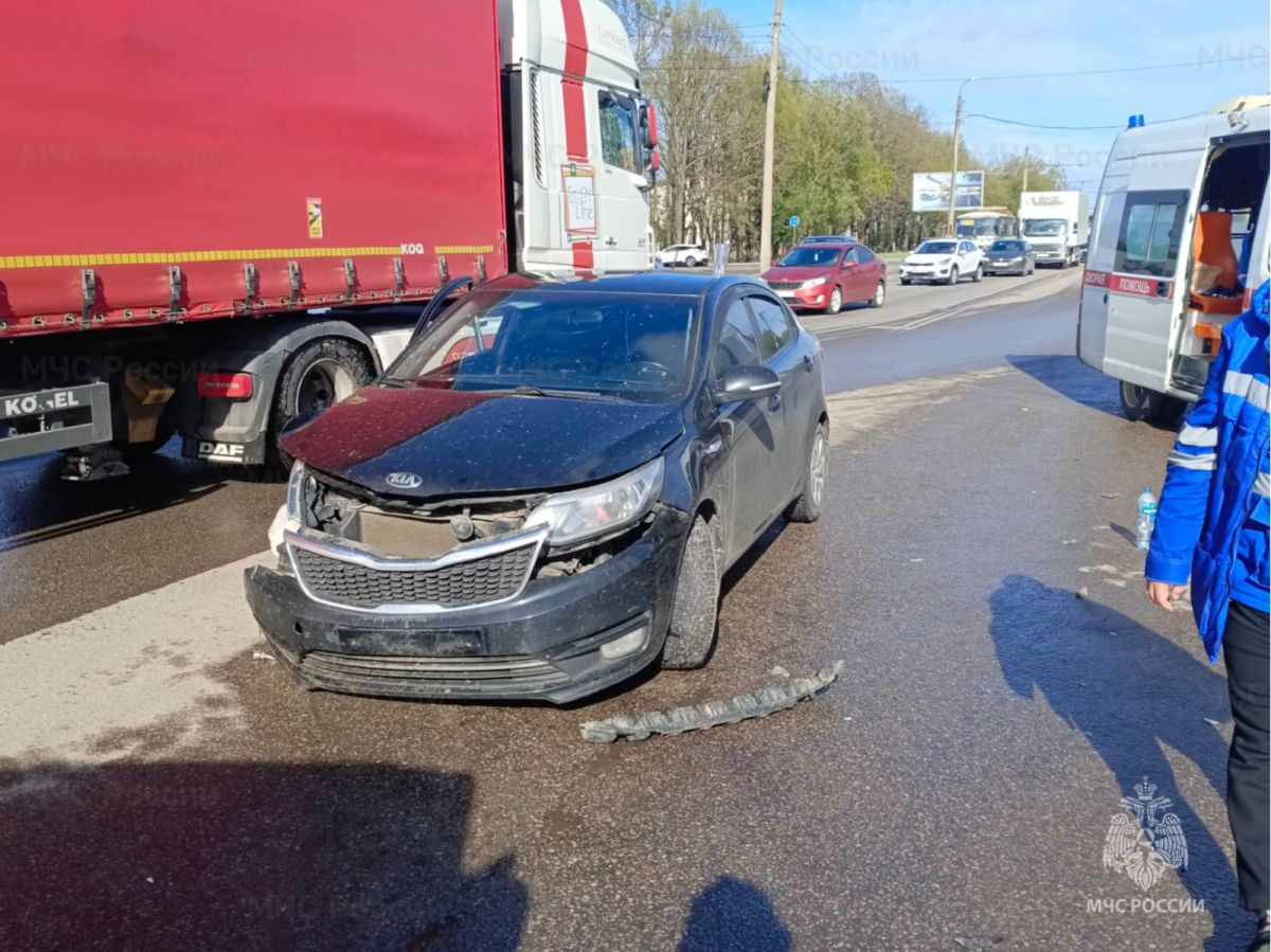 Два орловца пострадали в аварии на Карачевском шоссе Два человека пострадали при столкновение автомобилей КИА и ВАЗ на Карачевском шоссе в Орле. Об этом сообщили в региональной полиции. ↗ Прислать новость Подписаться
