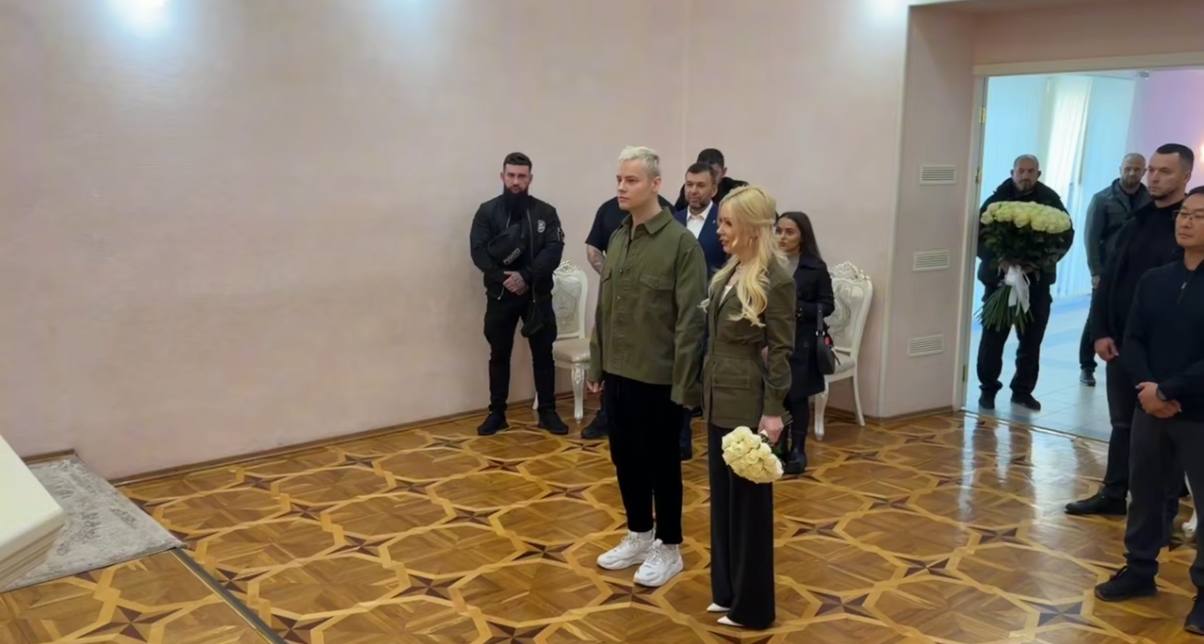 Shaman и Екатерина Мизулина поженились Они расписались в ЗАГСе Донецка Подписаться на канал