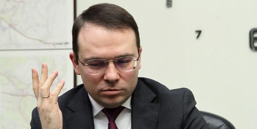 Министр транспорта Самарской области отправлен в отставку Об отставке Артура Абдрашитова который в новом составе правительства Самарской области утвержденного по представлению первого заместителя губернатора председателя регионального кабинета министров Виталия Шабалатова в марте 2026 года сообщил 20 апреля на оперативном совещании в правительстве региона губернатор Вячеслав Федорищев   oboz info ministr transporta samarskoj oblasti otpravlen v otstavku
