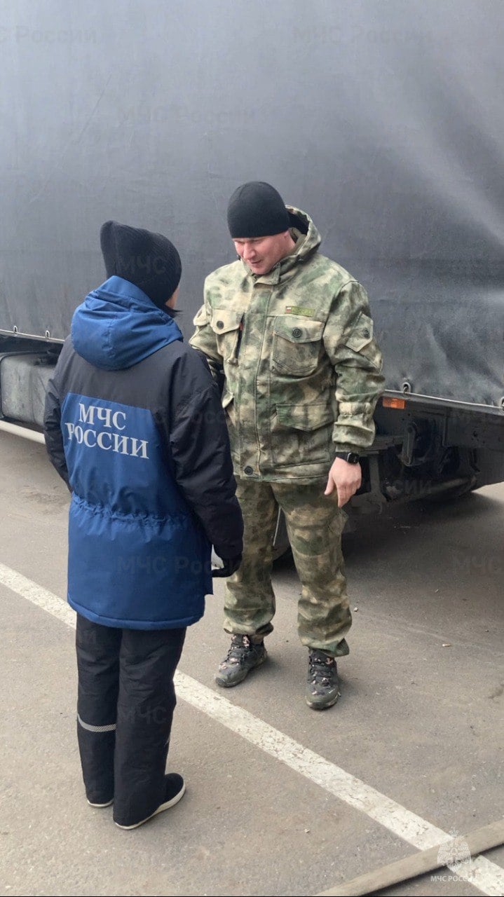 Пламя под контролем: учения пожарных на мебельной фабрике  В городе Кузнецке на мебельной фабрике состоялись тренировочные пожарно-тактические учения с участием пожарных подразделений Кузнецкого пожарно-спасательного гарнизона.  Главная цель таких занятий - обучить личный состав подразделений способам и приёмам ведения боевых действий при тушении пожара по повышенному номеру вызова, а также отработать действия при эвакуации людей. Все привлекаемые подразделения гарнизона сработали четко и слаженно, выполнив поставленные задачи. Условный пожар был потушен в кратчайшие сроки.