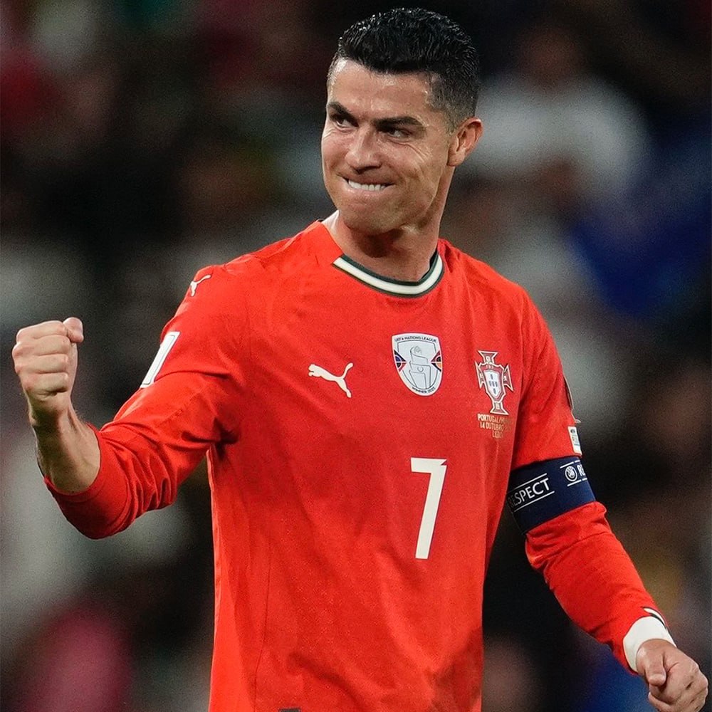 Роналду подтвердил что ЧМ 2026 станет для него последним в карьере Да это правда потому что мне будет 41 год Как я уже говорил я просто наслаждаюсь моментом приводит слова португальца с туристического форума в Саудовской Аравии EFE ЧМ 2026 пройдет будущим летом в США Канаде и Мексике Подписывайтесь на РИА Новости Спорт в MAX