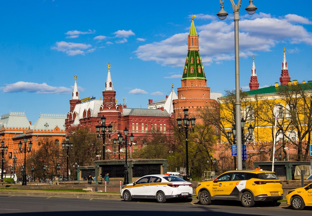 Поправки в Конституцию позволили создать единую систему публичной власти и консолидировать позицию на переговорах с Украиной, заявил эксперт  После принятия конституционных поправок российская государственность укрепилась за счет усиления суверенитета и защиты национальных интересов на мировой политической арене.  #Политика