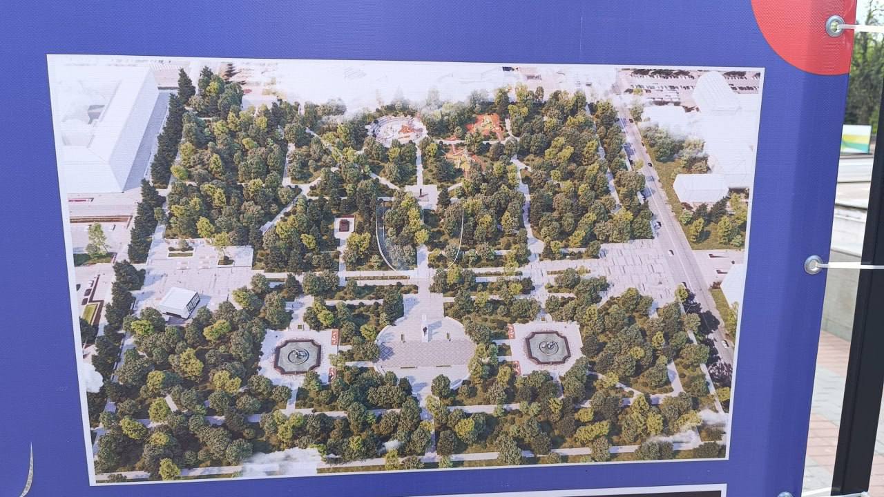 В Уфе начались работы по реконструкции парка имени Ленина Радий Хабиров: «Держу в курсе того, что сейчас происходит в уфимском парке имени Ленина. На период реконструкции мы огородили его забором. Работы тем временем уже начались. В частности, сейчас здесь активно ведут демонтаж. Напомню, что этот парк мы приводим в порядок благодаря поддержке Сбербанка и на средства федерального бюджета. В прошлом году проект победил во Всероссийском голосовании за объекты благоустройства – его поддержало большинство уфимцев. В этом году такое голосование тоже проходит – и прямо сейчас. Оно проводится в рамках программы «Формирование комфортной городской среды» нацпроекта «Инфраструктура для жизни». Из 241 объекта нашим жителям предстоит выбрать 159. Те, которые наберут наибольшее число голосов, благоустроим в следующем году. Наша республика традиционно очень хорошо показывает себя в этом голосовании. Жители активно в нем участвуют – и это очень важно, потому что никто лучше них не знает, какими должны быть общественные пространства в населенных пунктах. Все, что мы делаем в наших парках, скверах, на других территориях, мы делаем для людей – и их мнение необходимо учитывать. Сейчас Башкортостан входит в число регионов-лидеров по количеству проголосовавших. Самые активные – Мечетлинский, Кугарчинский, Краснокамский, Ишимбайский районы, Ленинский район Уфы. В десятке также – Буздякский, Бурзянский, Салаватский, Миякинский районы, город Сибай. Всем остальным тоже предлагаю поднажать – от этого во многом зависит облик наших городов и сел. Голосование продлится до 12 июня на платформе zagorodsreda.gosuslugi.ru » БашПрирода