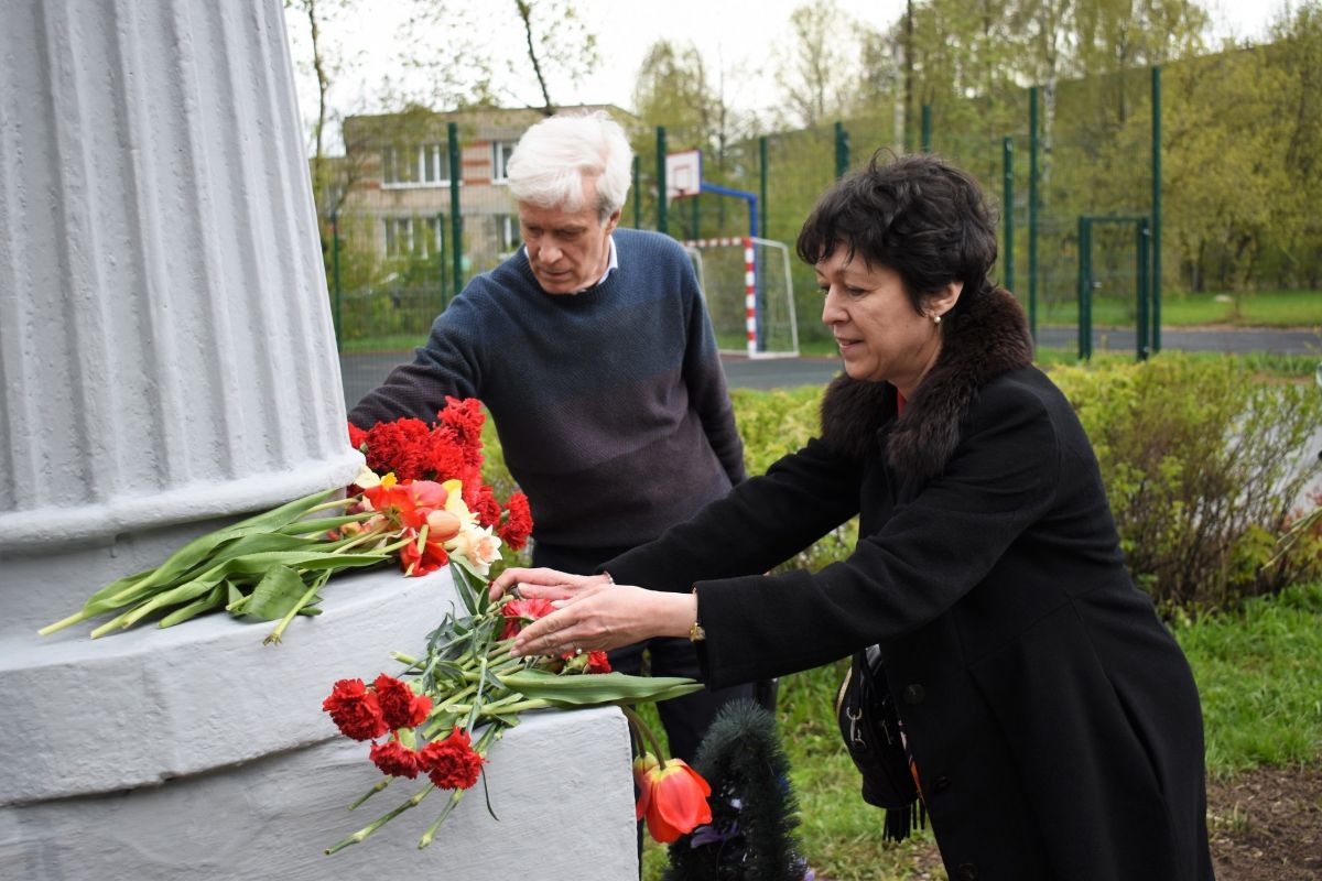 Внучка Маршала Победы Александра Василевского накануне 9 Мая посетила Кинешму В этом году в России отмечают две знаменательные юбилейные даты — 80-летие Победы в Великой Отечественной войне и 130-летие со дня рождения Маршала Победы Александра Василевского. В преддверии этих событий Кинешму посетила внучка Маршала Победы, дважды Героя Советского Союза А. М. Василевского Анна Игоревна Василевская. ↗ Прислать новость Подписаться