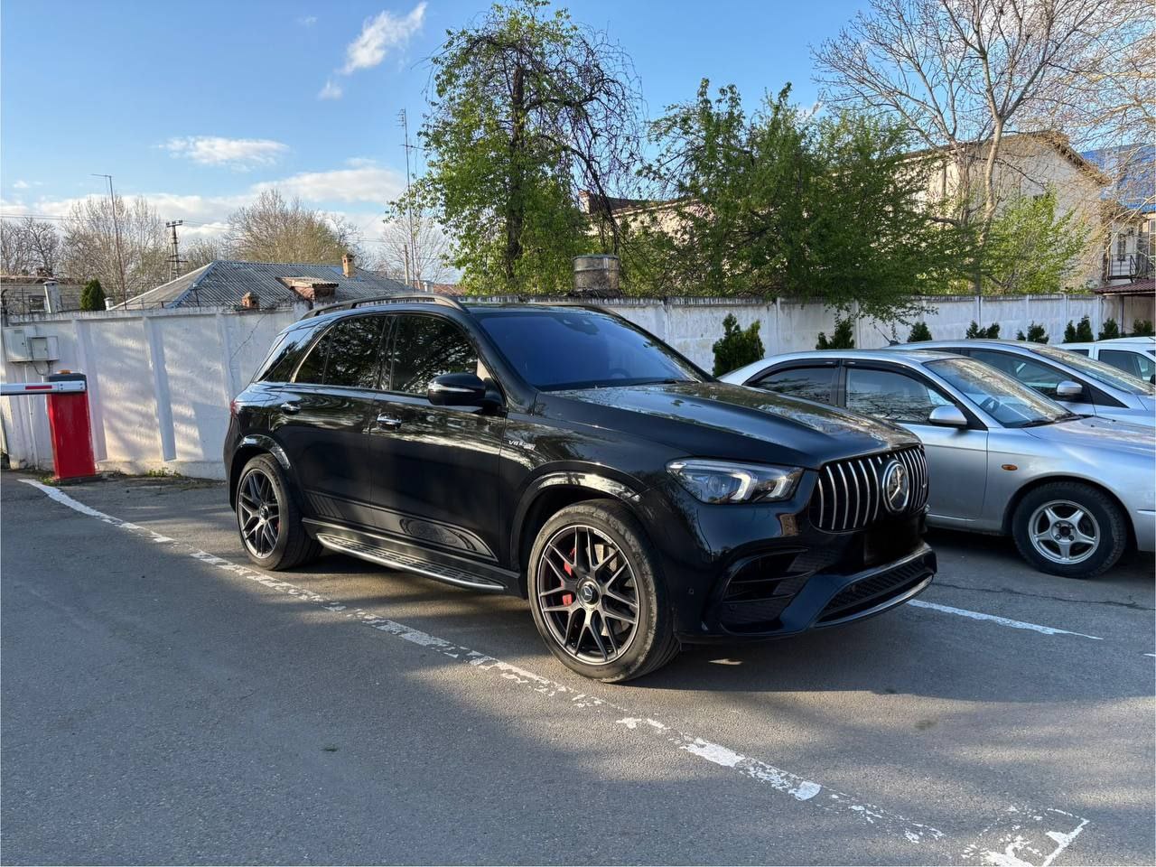 Полицейские Курганинского района задержали автомобиль находящийся в международном розыске Находясь на маршруте патрулирования автоинспекторами Курганинской Госавтоинспекции был остановлен автомобиль «Мерседес Бенц» под управлением 38-летнего жителя республики Дагестан. При проверке документов, было установлено, что данный автомобиль находится в международном розыске за Интерполом. Данный гражданин и автомобиль были доставлены в отдел МВД России по Курганинскому району для дальнейшего разбирательства. ЧП Краснодара и края