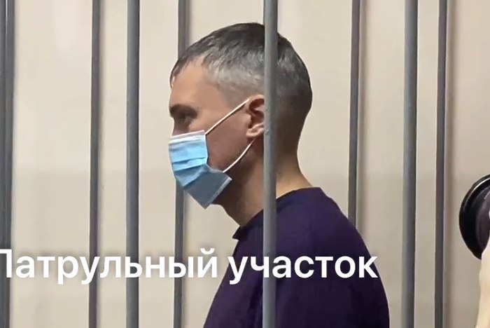 Екатеринбуржец зверски зарезавший девушку в арке на Эльмаше избежал колонии Житель Екатеринбурга зверски зарезавший 30 летнюю девушку в арке дома на Эльмаше в ноябре прошлого года избежит тюремного срока Вместо отправки в исправительную колонию обвиняемого Аркадия Пискова поместят в психиатрический стационар на принудительное лечение сообщили URA RU в Орджоникидзевском районном суде Финальное судебное заседание состоялось 14 августа Решение суда не обжаловано уточнили в инстанции Убийство было совершено в субботу днем 23 ноября 2024 года возле дома по улице Красных Командиров 106 По версии следствия 37 летний Писков из личной неприязни напал с ножом на 30 летнюю свояченицу Юлию Плотникову сводную сестру своей бывшей супруги в арке дома Находясь в состоянии длительного запоя и испытав внезапный приступ ненависти он перерезал ей горло uralweb ru