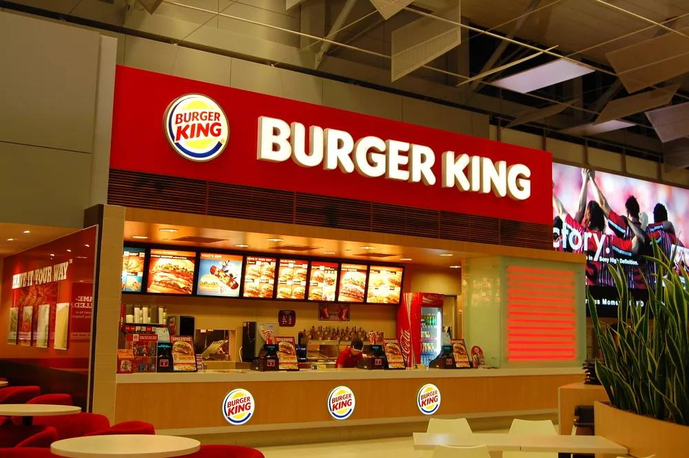 Стала известна дата открытия Burger King в Ташкенте Дата запуска 16 декабря Ранее сообщалось что первые рестораны Burger King откроются в конце года в Tashkent City Mall Seoul Mun и рядом со станцией метро Беруни Подпишитесь и следите за актуальными новостями на нашем канале telegram me joinchat AAAAAEEdc qam7052mnXKA