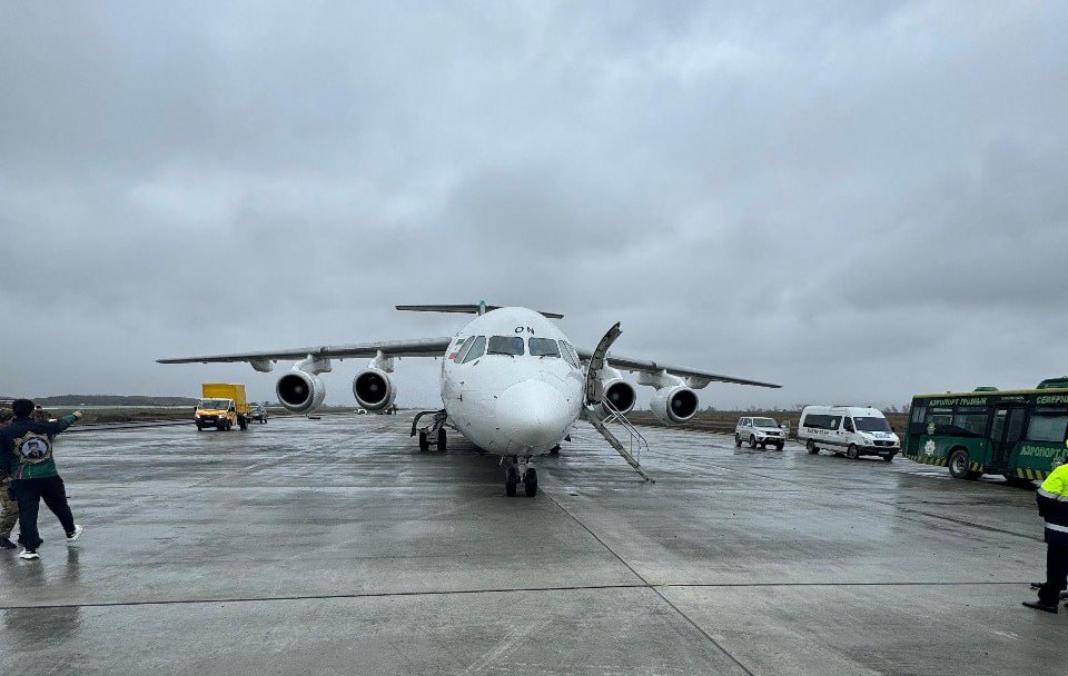 Самолет иранской авиакомпании Mahan Air сел на строящуюся полосу в аэропорту Грозного. Борт прибыл из Тегерана. Никто не пострадал, прокуратура проводит проверку.