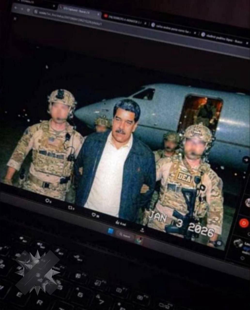 В Сети форсятся возможно первые кадры задержанного Мадуро после похищения США Однако достоверность фотографии пока не подтверждена НМШ