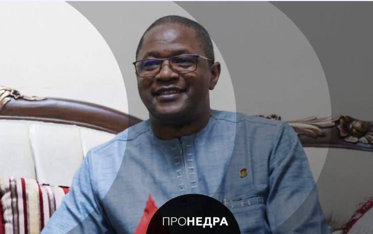 Буркина Фасо надеется удвоить производство электроэнергии благодаря России Африканская страна планирует удвоить производство электроэнергии к 2030 году опираясь на сотрудничество с Россией в области ядерной энергетики Министр иностранных дел страны Карамоко Жан Мари Траоре подчеркнул что ключевым партнером для Буркина Фасо в этом направлении выступает российская компания Росатом В октябре посол Буркина Фасо в РФ Аристид Рапугдондба Людовик Тапсоба сообщил что власти его страны ведут переговоры с госкорпорацией Росатом о строительстве АЭС малой мощности к 2030 году Экспертные заявления и действия властей Буркина Фасо свидетельствуют о намерении использовать российские технологические решения для масштабного роста энергетического сектора что может стать прецедентом для других государств региона Пронедра Подписывайся