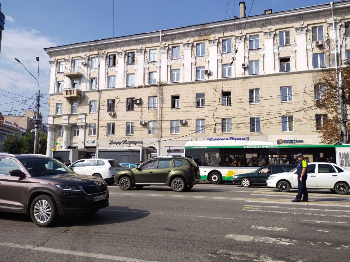 Владельцам пострадавших в результате ночной атаки БПЛА на Воронеж квартир и автомобилей компенсируют ущерб Оперативные службы по словам главы Воронежа уже завершают свою работу. Сотрудники районных управ определяют количество поврежденных квартир и автомобилей. В ближайшее время специалисты приступят к замерам и восстановлению поврежденных жилых помещений. Владельцам автомобилей также окажут содействие в получении компенсации за повреждения транспортных средств из-за падения обломков. ↗ Прислать новость Подписаться