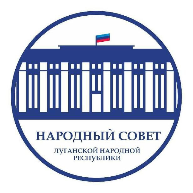 Депутаты до 2028 года упростили порядок определения границ прилегающих территорий Депутаты Народного Совета внесли изменение в Закон ЛНР О порядке определения границ прилегающих территорий в Луганской Народной Республике Поправка предполагает перенос на 2028 год вступление в силу норм регулирующих вопросы связанные со схемой границ прилегающих территорий на кадастровом плане территорий сообщил депутат Народного Совета Александр Криеренко Парламентарий напомнил что собственники или иные законные владельцы зданий строений сооружений земельных участков обязаны проводить уборку прилегающих территорий от мусора осуществлять покос травы и т д однако в связи с продолжающимся процессом разграничения собственности в республике границы прилегающих территорий остаются неопределенными Нормативный правовой акт предоставит органам местного самоуправления переходный период до 1 января 2028 года для разработки схем границ прилегающих территорий и в то же время обеспечит возможность до разработки и утверждения указанных схем привлекать к административной ответственности лиц не выполняющих обязанности по содержанию прилегающих территорий границы которых определены согласно правилам благоустройства сообщил Александр Криеренко Депутат отметил что изменение будет способствовать обеспечению благоустройства населенных пунктов в республике