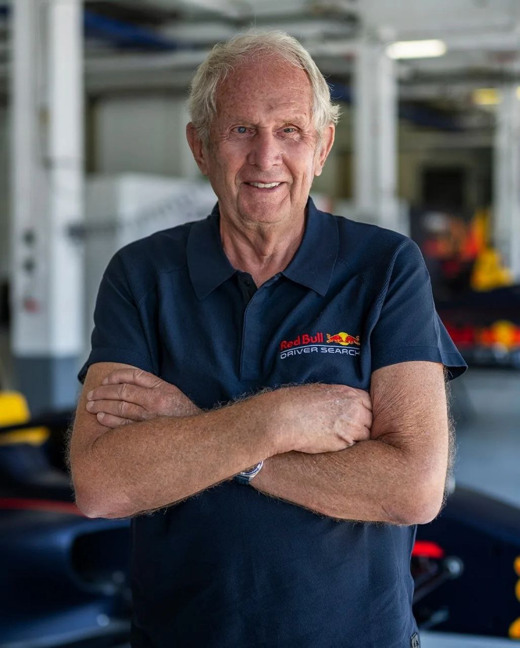 Хельмут Марко покинул Ред Булл после 20 лет работы Как отметил исполнительный директор команды Формулы 1 Оливер Минцлафф Марко сам обратился к нему с просьбой прекратить полномочия То что я едва не пропустил чемпионат в этом сезоне глубоко тронуло меня и дало понять что лично для меня сейчас самый подходящий момент завершить эту очень длинную напряженную и успешную главу Я желаю всей команде дальнейших успехов и убежден что в следующем году они снова будут бороться за оба чемпионских титула заявил Марко слова которого приводит motorsport com Подписывайтесь на РИА Новости Спорт в МАХ