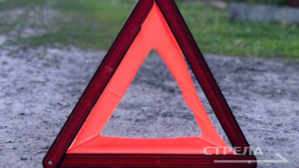 В поселке Белые Берега Фокинского района города Брянска произошло дорожно-транспортное происшествие. К сожалению, в аварии есть пострадавшие. 70-летний водитель легкового автомобиля «Лада Гранта» совершил наезд на 78-летнюю женщину-пешехода. «Пенсионерка переходила проезжую часть по нерегулируемому пешеходному переходу». В результате аварии пострадавшая была госпитализирована в медицинское учреждение. Медики диагностировали у нее травмы различной степени тяжести. Фото: РИА «Стрела»