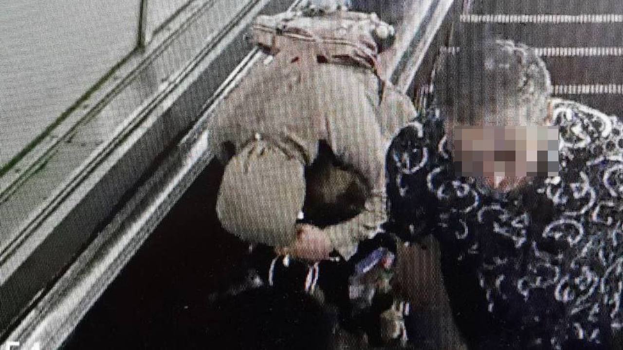 На станции метро «Академическая» эскалатор прижал руку трёхлетнего ребёнка. Мальчик получил серьёзные травмы и был доставлен в больницу. Прокуратура выясняет причины случившегося. Подписаться Новости СПБ
