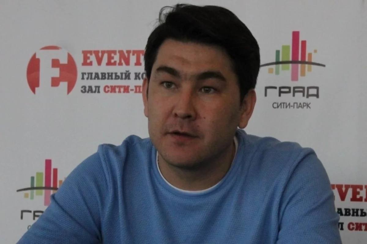 Комика Азамата Мусагалиева включили в список угроз нацбезопасности Украины Причиной включения Мусагалиева в список угроз национальной безопасности Украины стало его участие в концерте в ДНР в 2023 году, а также его поддержка действий РФ и лично российского лидера Владимира Путина. Фото: АиФ
