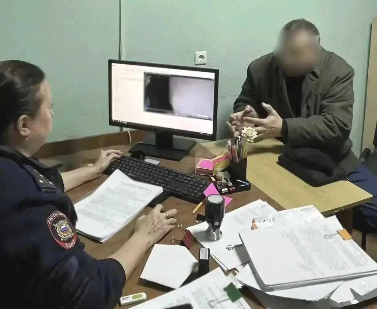 Спустить с лестницы сотрудников АО Волгоградэнергосбыт пообещал злостный неплательщик 57 летний агрессор накопил 1 2 миллиона рублей долгов за электричество За самовольное подключение к сетям мужчину оштрафовали на 10 тысяч рублей За нападение на работников неплательщику может грозить уголовка Будьте в курсе даже офлайн V1 RU в MAX