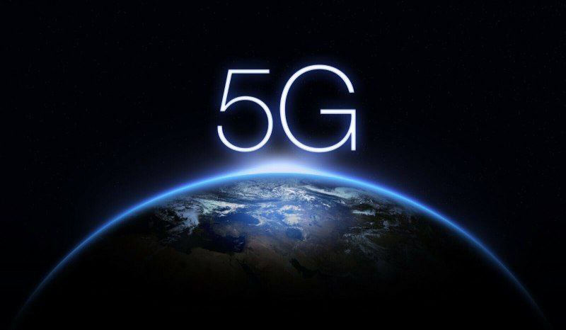 Минцифры допустило использование частот "золотого диапазона" для 5G Минцифры России допускает возможность использования частот "золотого диапазона" для 5G в некоторых регионах, заявил глава министерства Максут Шадаев во время выступления на конференции ЦИПР-2025. "Золотой диапазон" - это полоса 3,4-3,8 ГГц, которая считается наилучшей для высокоскоростной передачи данных в формате 5G. Сейчас он занят большим количеством пользователей, в том числе спецслужбами. Вопрос высвобождения этого диапазона для 5G обсуждается уже долгое время. "Что касается "золотого диапазона", здесь главный вопрос все-таки, это, скорее всего,… если начнем обсуждать, то это города-миллионники, … но как бы не в центре нашей страны. Будем пытаться частные решения согласовывать, с них начнем", - сказал Шадаев. По его словам, если решение возможно, то можно начать с городов, расположенных дальше от центра. В апреле Шадаев говорил о том, что министерство возобновило дискуссию по "золотому диапазону" частот, который сейчас занят спецслужбами. РИА «Сбой в Матрице»