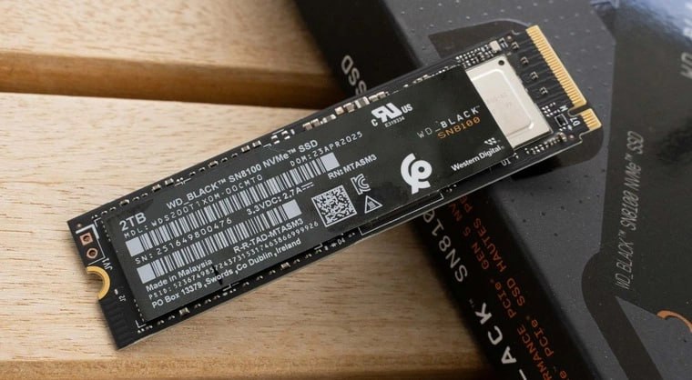 WD Black SN8100 на 8 ТБ засветился на сайте SanDisk На официальном сайте SanDisk замечен SSD WD Black SN8100 в версии на 8 ТБ ставший самым быстрым потребительским накопителем на рынке Основные детали Ёмкость 8 ТБ Форм фактор M 2 NVMe Варианты с радиатором и без Цена 1020 99 и 1043 99 Конкурент Samsung 9100 Pro 8 ТБ 860 Готовы ли вы переплатить за топовую скорость и бренд Заказать сборку ПК в InterPC Получить клавиатуру за подписку Наши каналы WD CCД