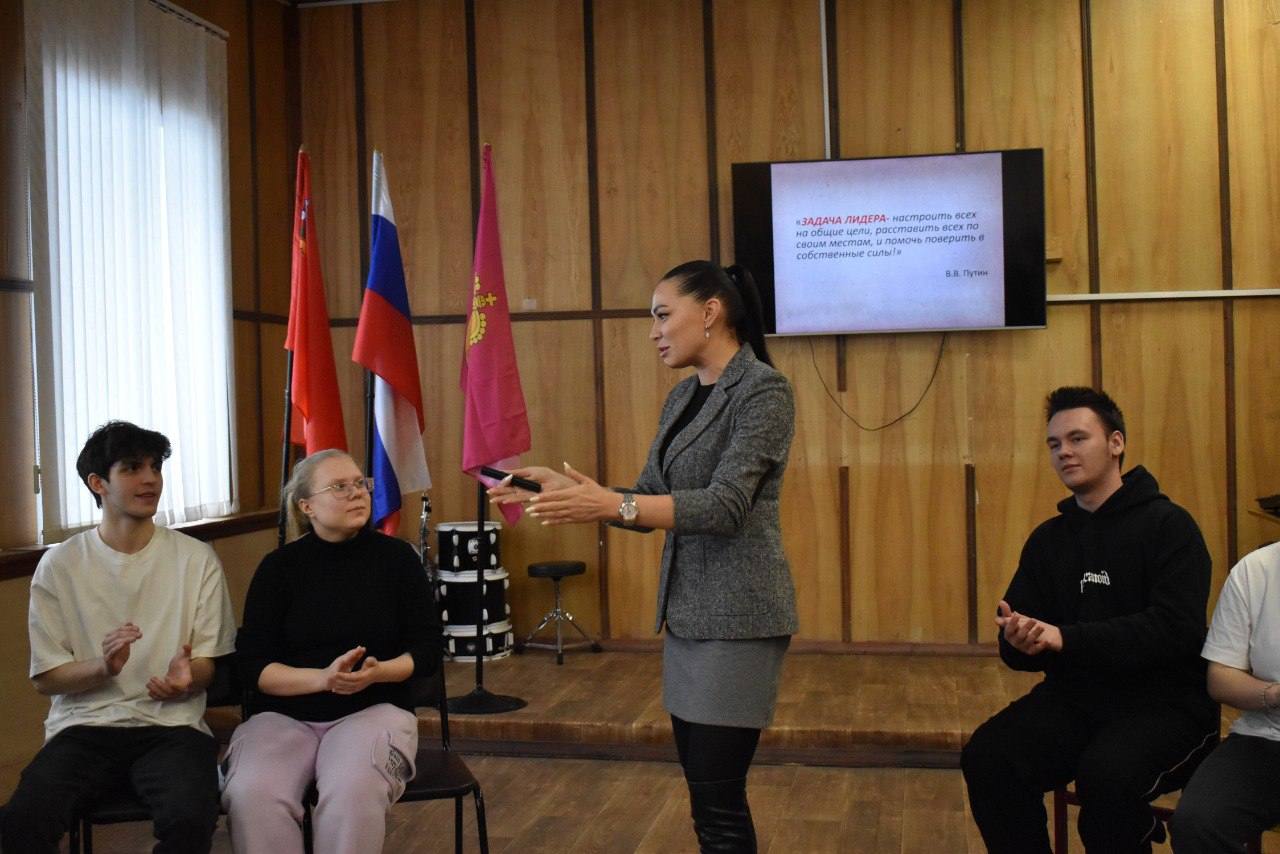 Молодежный стартап запускаем будущее Вместе с командой приступили к реализации нового проекта для будущих бизнесменов Главная цель показать что предприниматель это профессия которой можно и нужно учиться В Воскресенском колледже провели первую встречу студентов с экспертами Основные моменты Полезные навыки Спикеры действующие бизнесмены делились секретами успеха Светлана Ушакова Ирина Тимкова Ольга Куранова Ирина Карнова говорили о креативности тайм менеджменте критическом мышлении и эмоциональном интеллекте Фокус на психологию Особое внимание умению чувствовать клиента и выстраивать доверительные отношения Поддержка властей Инициативу молодых поддержал депутат местного совета Александр Куньшин отметив важность таких проектов для развития округа Прошедший форум часть большого образовательного проекта по развитию предпринимательства среди молодежи Важно знакомить новое поколение с теорией и практическими кейсами На основе личного опыта обучать ребят и помогать раскрывать свой потенциал никитин депутатникитин всегдарядом стартап воскресенск московскаяобласть