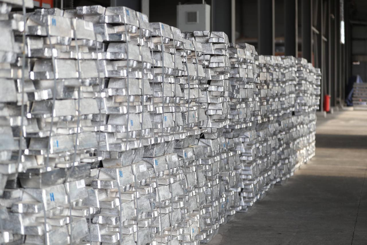 По итогам федерального конкурса Минэкономразвития России Ингушетия получит поддержку на создание первого на Северном Кавказе промышленного технопарка в сфере алюминиевого импортозамещения   Здесь смогут работать 14 предприятий резидентов создав полный цикл производства алюминиевой продукции В результате будет создано 230 новых рабочих мест а объем частных инвестиций превысит 1 2 млрд рублей   Технопарк оснастят современным оборудованием инженерными и лабораторными центрами возможностями для 3D моделирования и проектирования