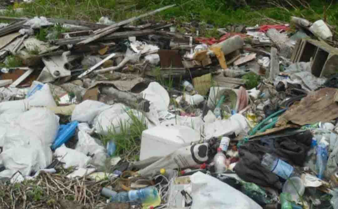 Мэрию Петропавловска обязали заплатить почти 3 млн рублей за свалку Тот факт что свалку убрали не помог чиновникам избежать ответственности Арбитражный суд Камчатского края удовлетворил иск Дальневосточного межрегионального управления Росприроднадзора к администрации Петропавловск Камчатского городского округа Суд взыскал с муниципалитета 2 млн 877 тысяч рублей за ущерб нанесённый почве в результате несанкционированного размещения отходов передаёт ИА Камчатское время Подробности по ссылке kamtime ru article 6242047f 1dd4 4b43 a45f 0642d2698ab9 Предложка МАХ