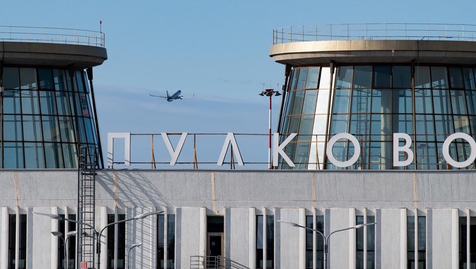 Транспортная прокуратура начала проверку из за массовых задержек рейсов в аэропорту Пулково Из за неблагоприятных погодных условий в Калининграде вовремя не смогли вылететь 11 самолётов Один из рейсов авиакомпании Nord Wind ждёт вылета почти сутки пассажиры сообщают что самолёт дважды пытался приземлиться в Калининграде но разворачивался и возвращался в Петербург Прокуратура контролирует соблюдение прав пассажиров и обеспечение их услугами в соответствии с авиационными правилами Для оперативной помощи работает круглосуточная мобильная приёмная Сергей Ермохин Подписаться на ДП в Telegram MAX