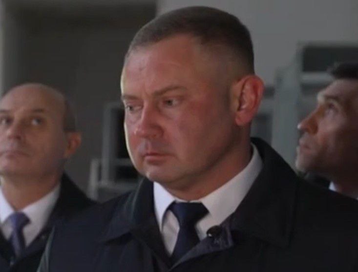 Главу Аткарского района Виктора Елина решили уволить в связи с утратой доверия Направил в собрание Аткарского района заявление с предложением об отправке в отставку в связи с утратой доверия главы муниципалитета Виктора Елина По итогам проверки в соответствии с федеральным законом О противодействии коррупции проводившейся в отношении руководителя территории выявлены многочисленные нарушения связанные со сведениями о доходах а также конфликт интересов заявил губернатор Роман Бусаргин