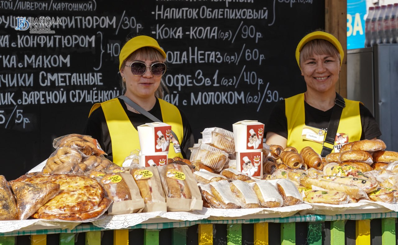 В Улан-Удэ в четвертый раз пройдет фестиваль фермерских продуктов «СВОЁ»    В этом году в фестивале «СВОЁ» 6-7 сентября на площади Советов примут участие 70 фермеров, индивидуальных предпринимателей, личные подсобные хозяйства, предприятия пищевой и перерабатывающей промышленности, общественного питания.   - Горожане смогут приобрести качественную и экологически чистую продукцию: мясные, рыбные и молочные продукты, сыры ручной работы, мед, овощи и консервацию, а также оригинальную выпечку, кондитерские изделия, дикоросы и многое другое, - рассказала Светлана Терещенко, заместитель председателя Комитета по транспорту, потребительскому рынку и предпринимательству